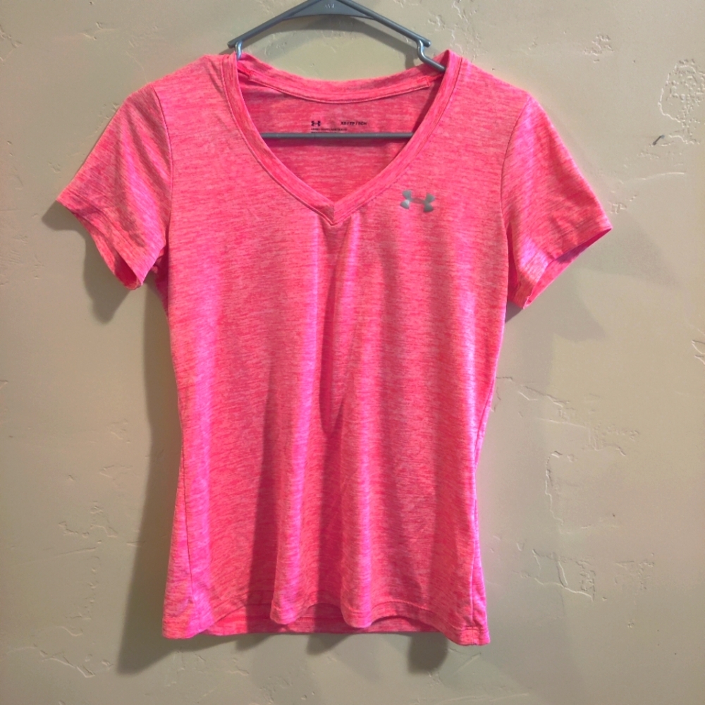 Under Armor women's pink heat gear v-neck shirt size XS